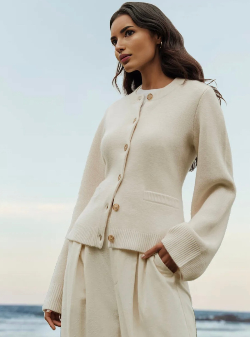 ÉLISÉ – Weicher Knopf-Cardigan für Eleganz im Alltag
