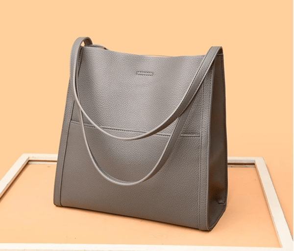 Einfache Schultertasche aus Kunstleder