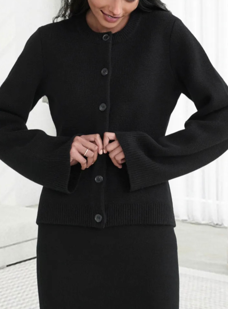ÉLISÉ – Weicher Knopf-Cardigan für Eleganz im Alltag