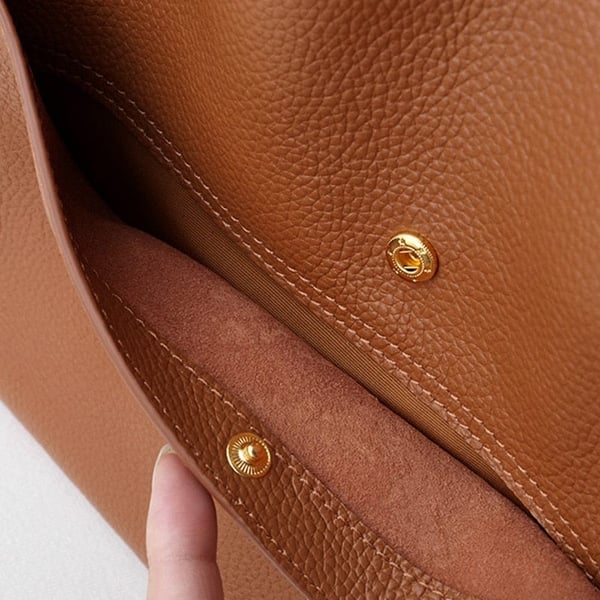 Einfache Schultertasche aus Kunstleder